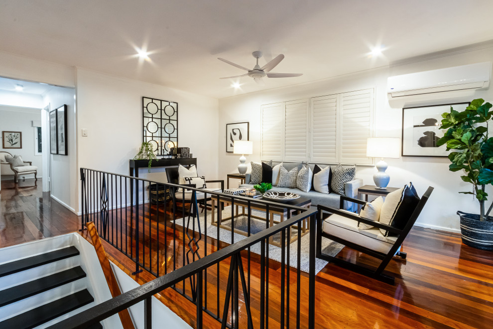 Photo of a contemporary living room in Brisbane.