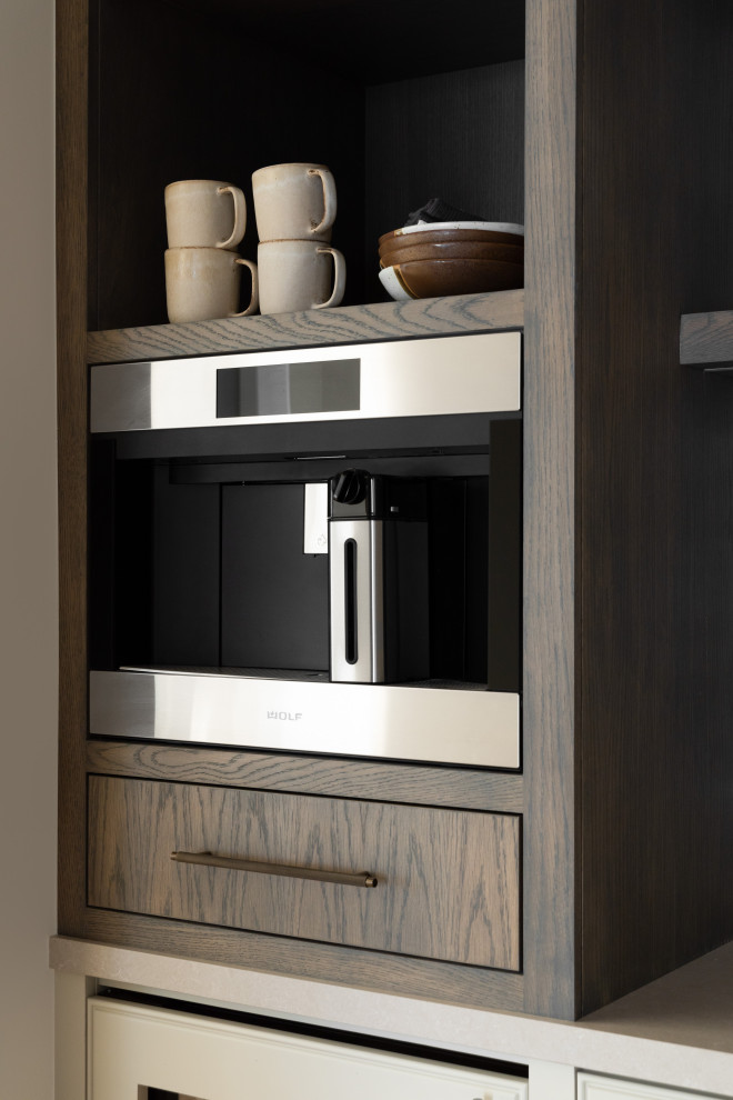 Kitchen - transitional kitchen idea in Phoenix