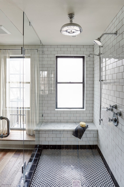Third Floor Master Retreat classico-stanza-da-bagno