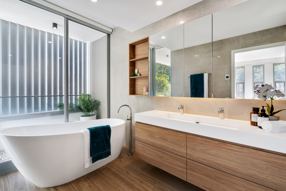 This is an example of a contemporary bathroom in Central Coast.
