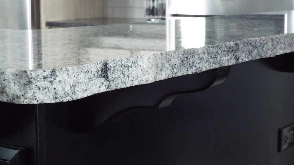 Example of a minimalist kitchen design in Toronto