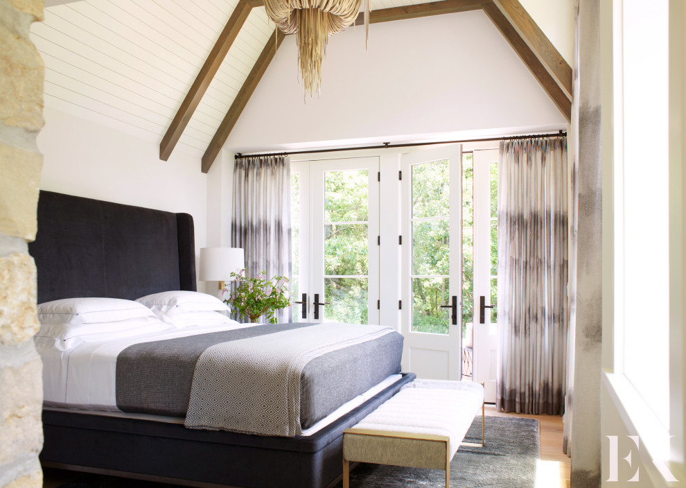 Inspiration for a transitional home design remodel in Chicago
