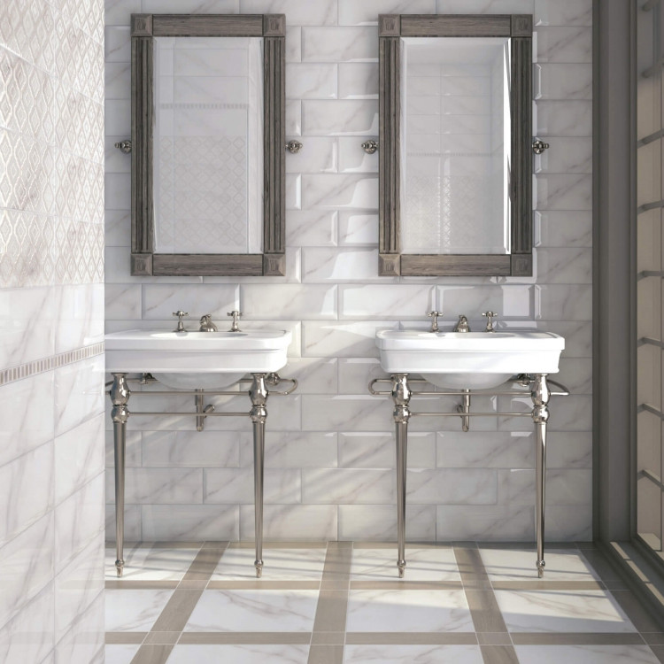 Inspiration for a mid-sized traditional bathroom in Manchester with white tile and ceramic tile.