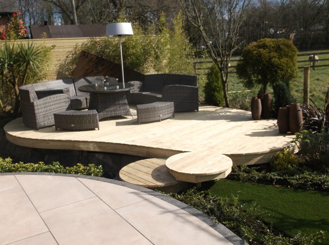 A garden for entertaining in Cheshire mediterranean-garden