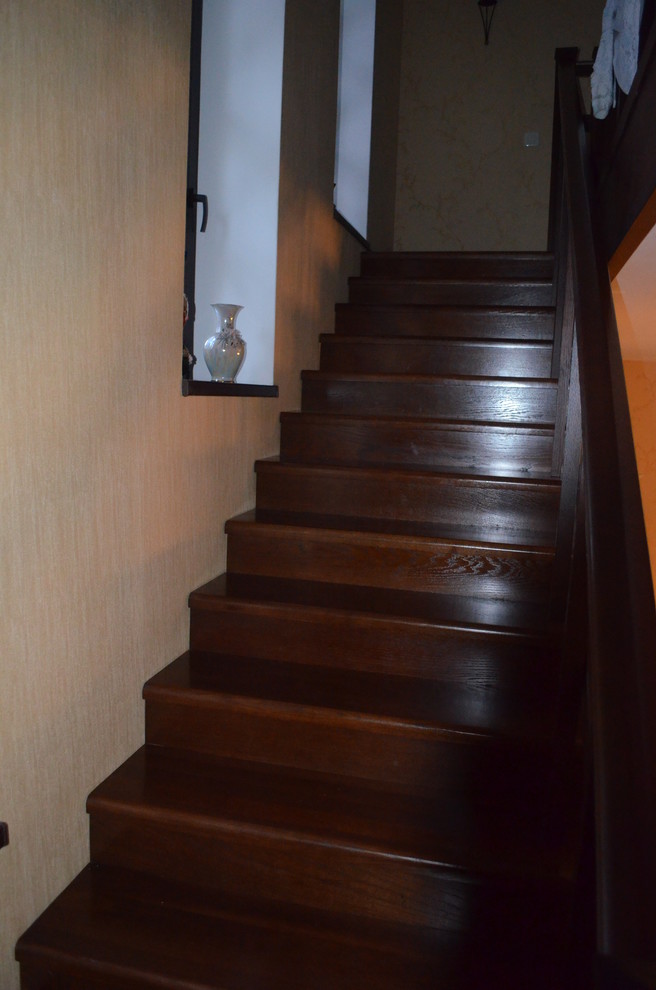 Лестница из дуба и металлической основой