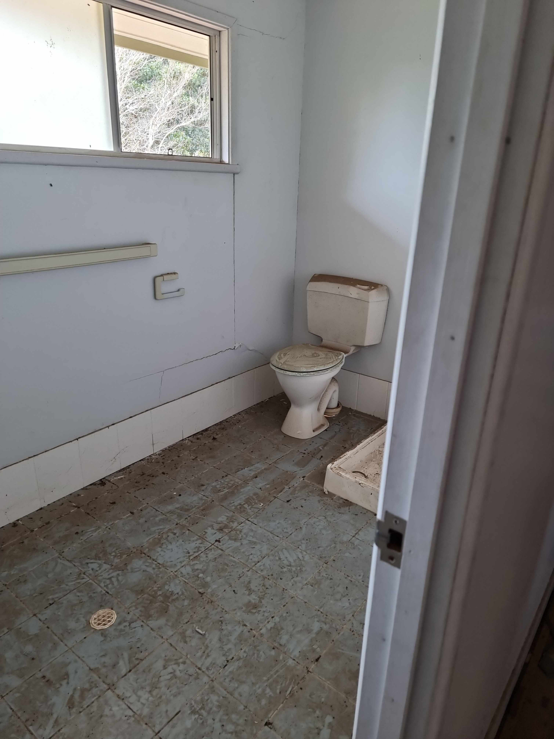 Two Removal Homes in to One