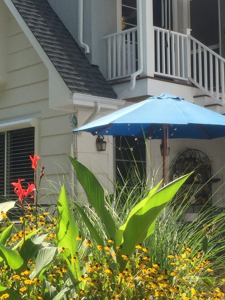 Deck - mid-sized transitional backyard deck idea in Chicago