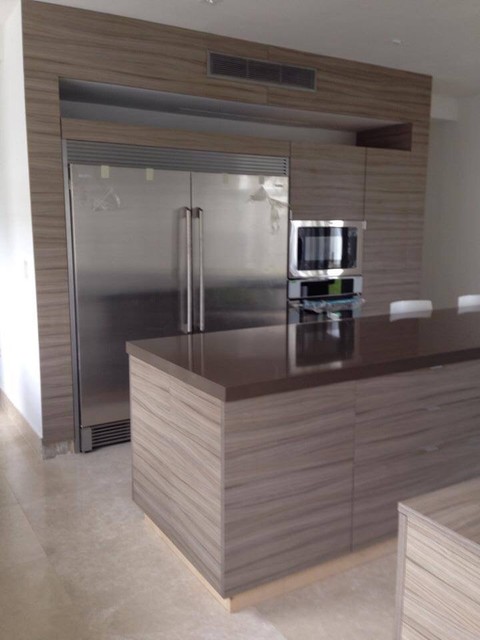 Kitchen - Grey gloss acrylic and textured grey melamine doors