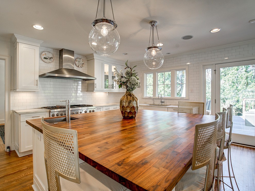 Kitchen - transitional kitchen idea in Atlanta