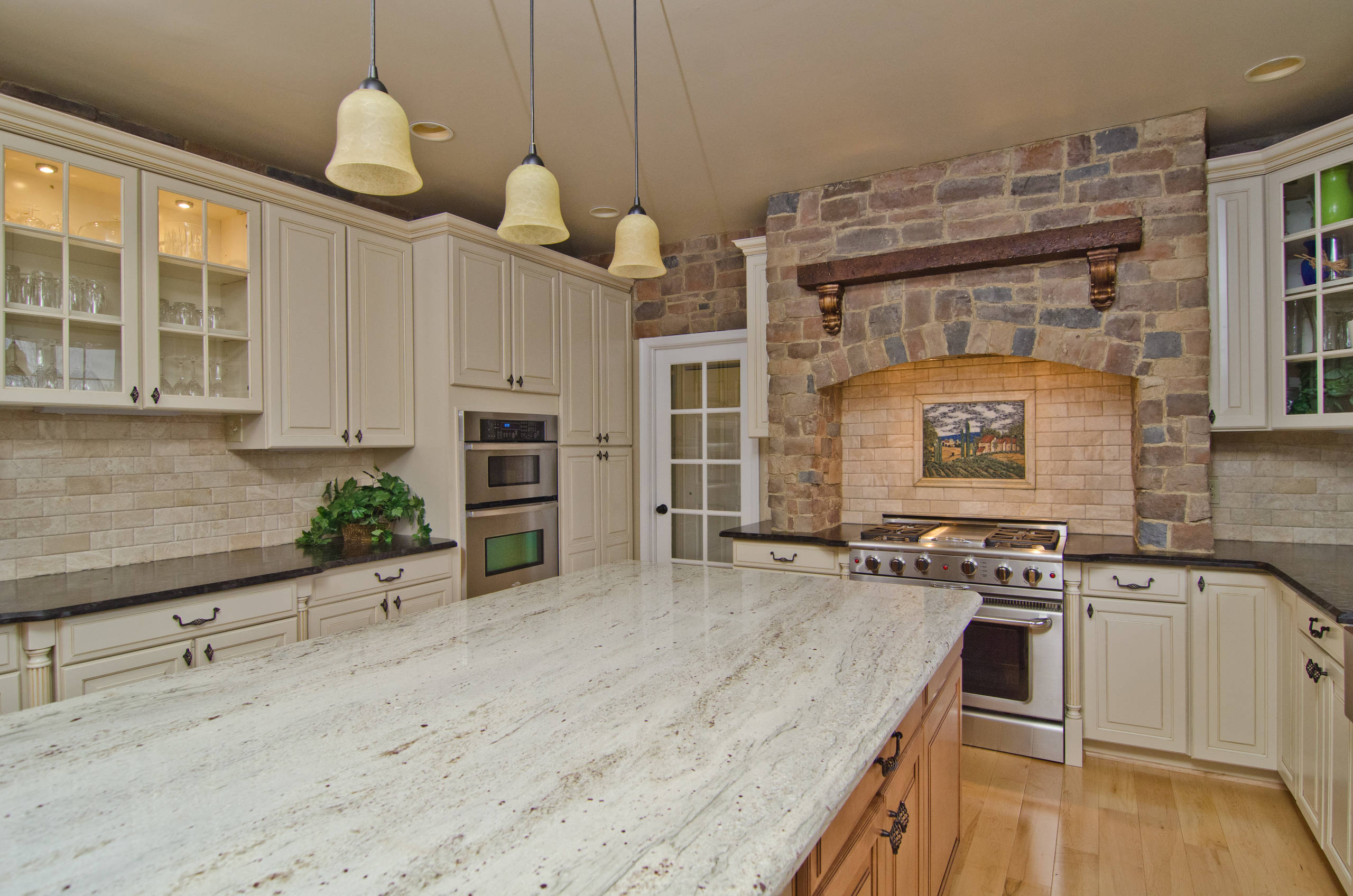White And Brown Granite - Photos \u0026 Ideas | Houzz, image size:2560x1696