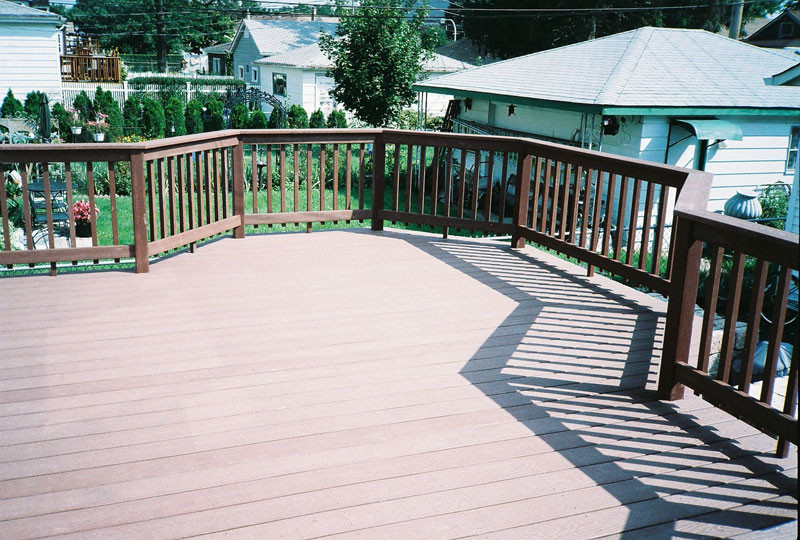 Example of a mid-sized mountain style backyard deck design in Chicago