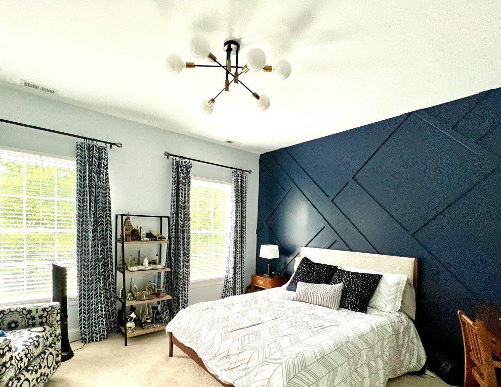 Idée de décoration pour une chambre vintage en bois de taille moyenne avec un mur bleu et un sol beige.