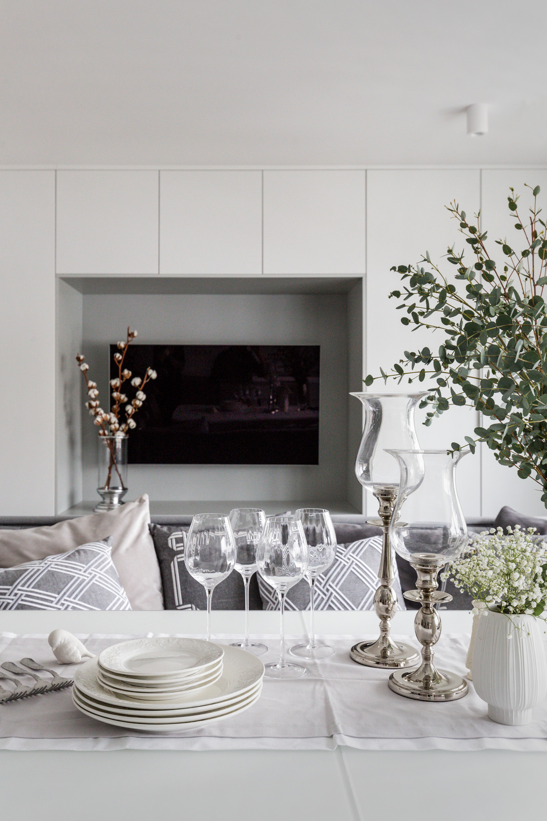 Корпусная мебель в современном стиле для всех жилых зон