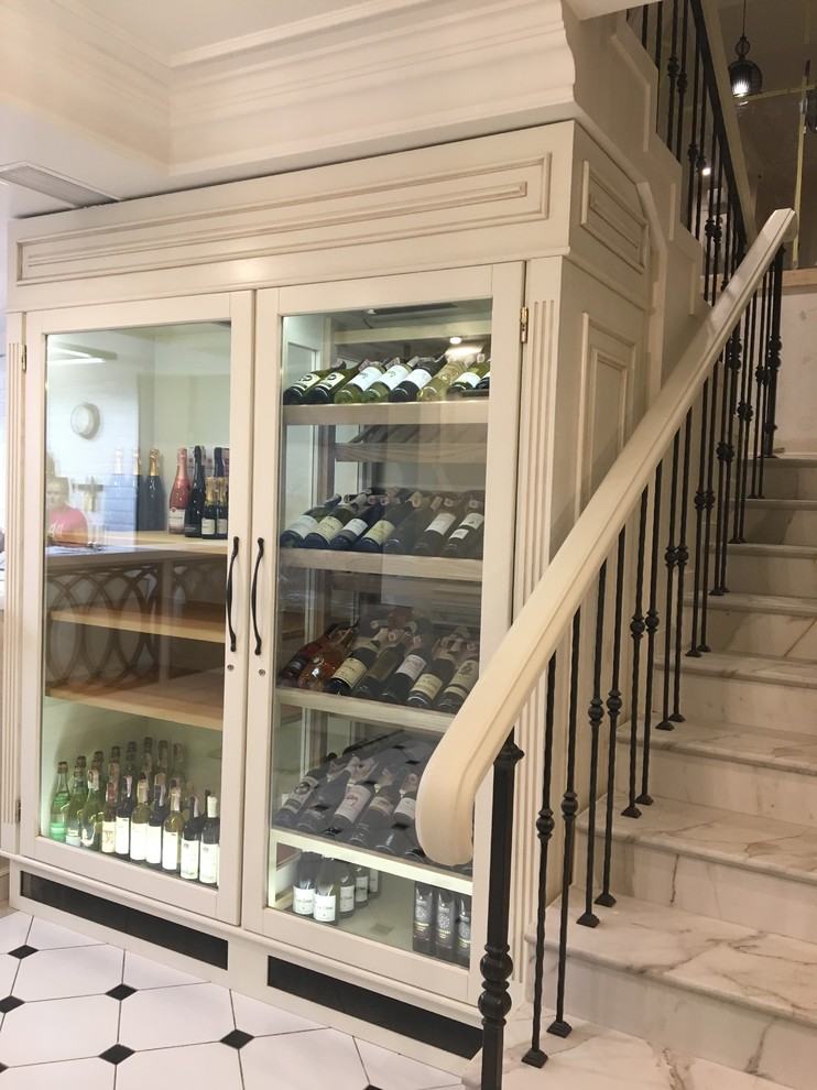 винные шкафы в ресторане Кропивницкий