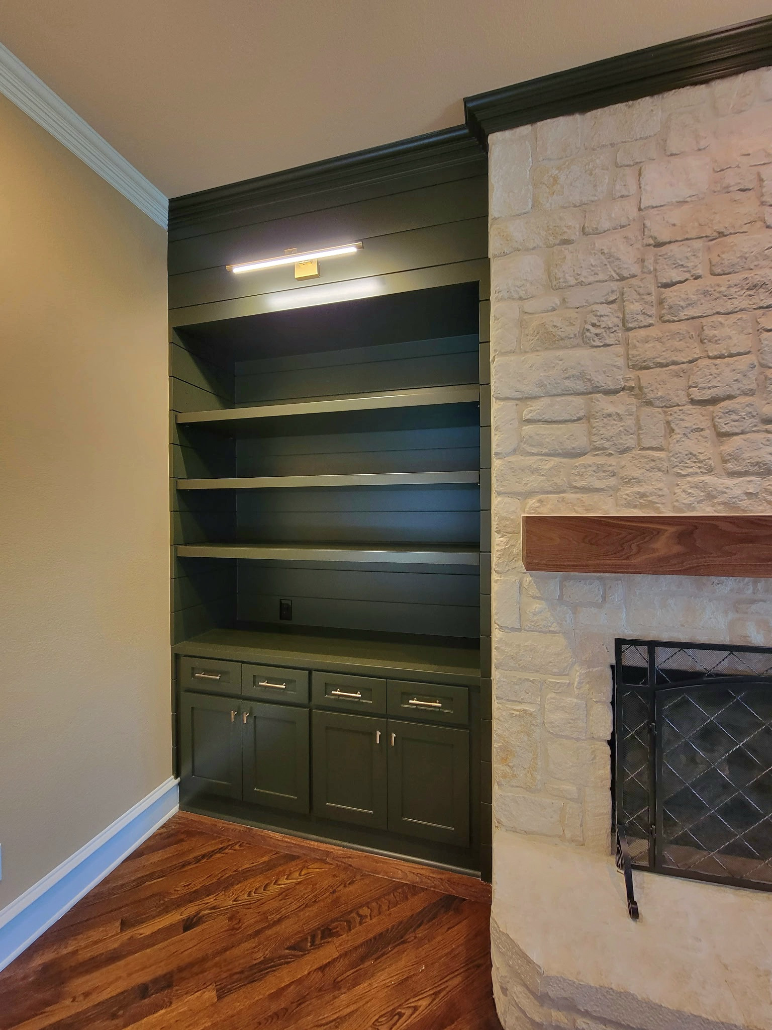 CUSTOM BOOKSHELVES