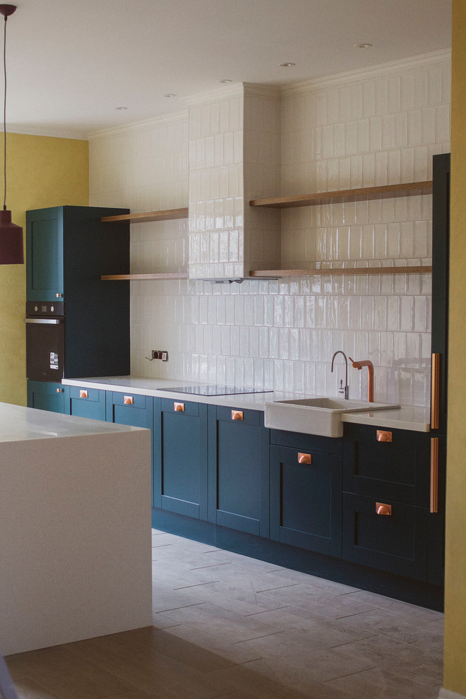 Изумрудная кухня в частном доме