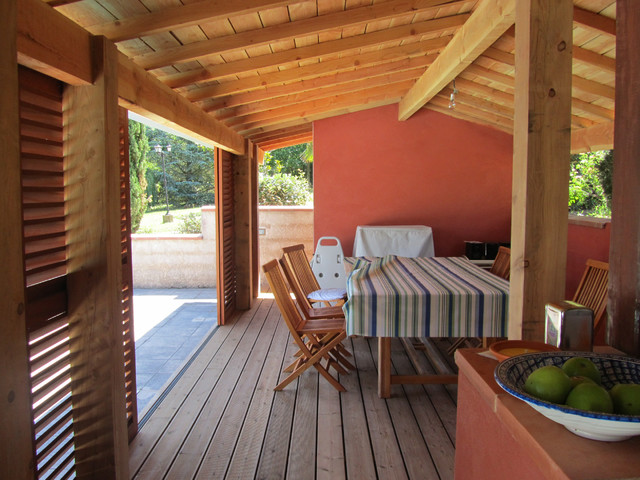 Poolhouse Saura clasico-terraza-y-balcon