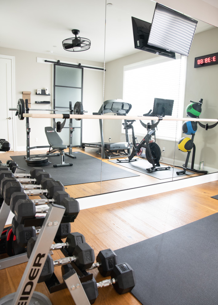 Example of a beach style home gym design in Los Angeles