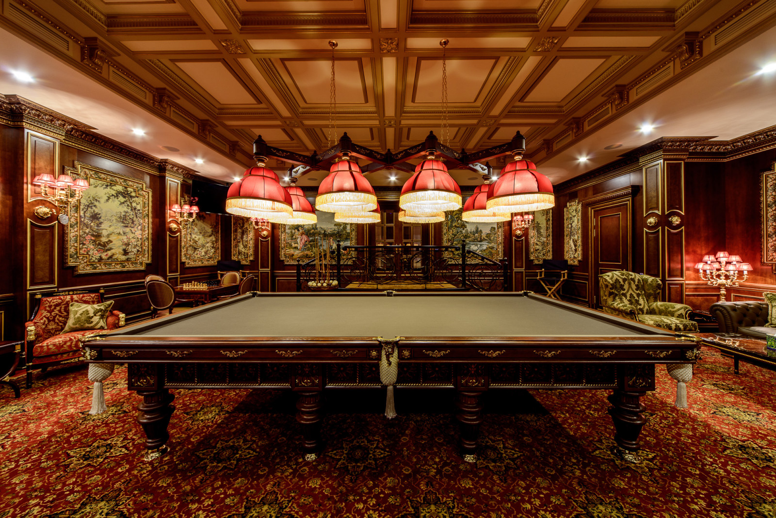 Бильярдная в классическом стиле
