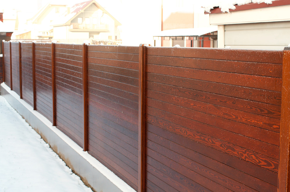 Горизонтальный деревянный забор из лиственницы