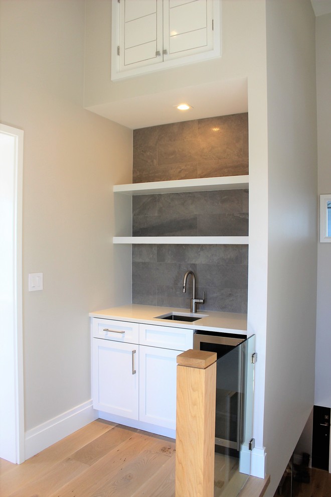 Example of a minimalist home design design in Boston