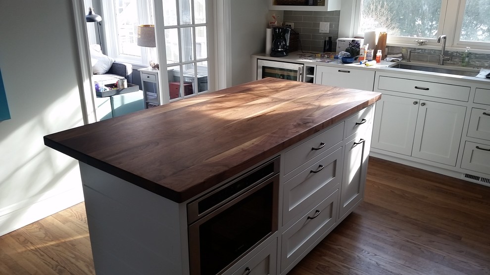 Transitional kitchen photo in Chicago