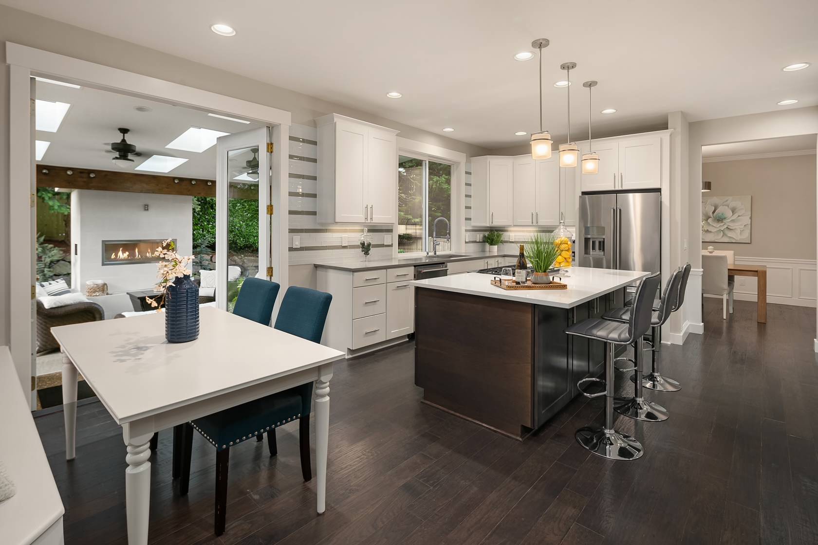 Example of a kitchen design in Seattle