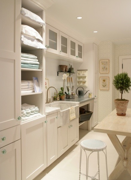 This is an example of a country laundry room in Perth.