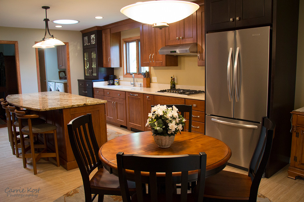 Inspiration for a mid-sized transitional kitchen in Milwaukee.
