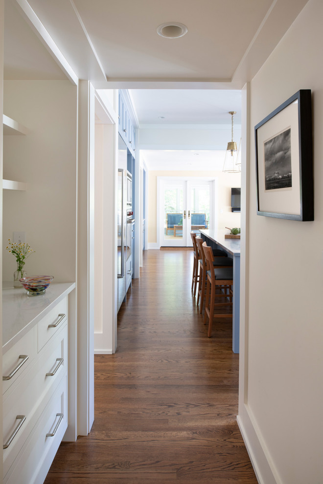 Transitional kitchen photo in Minneapolis