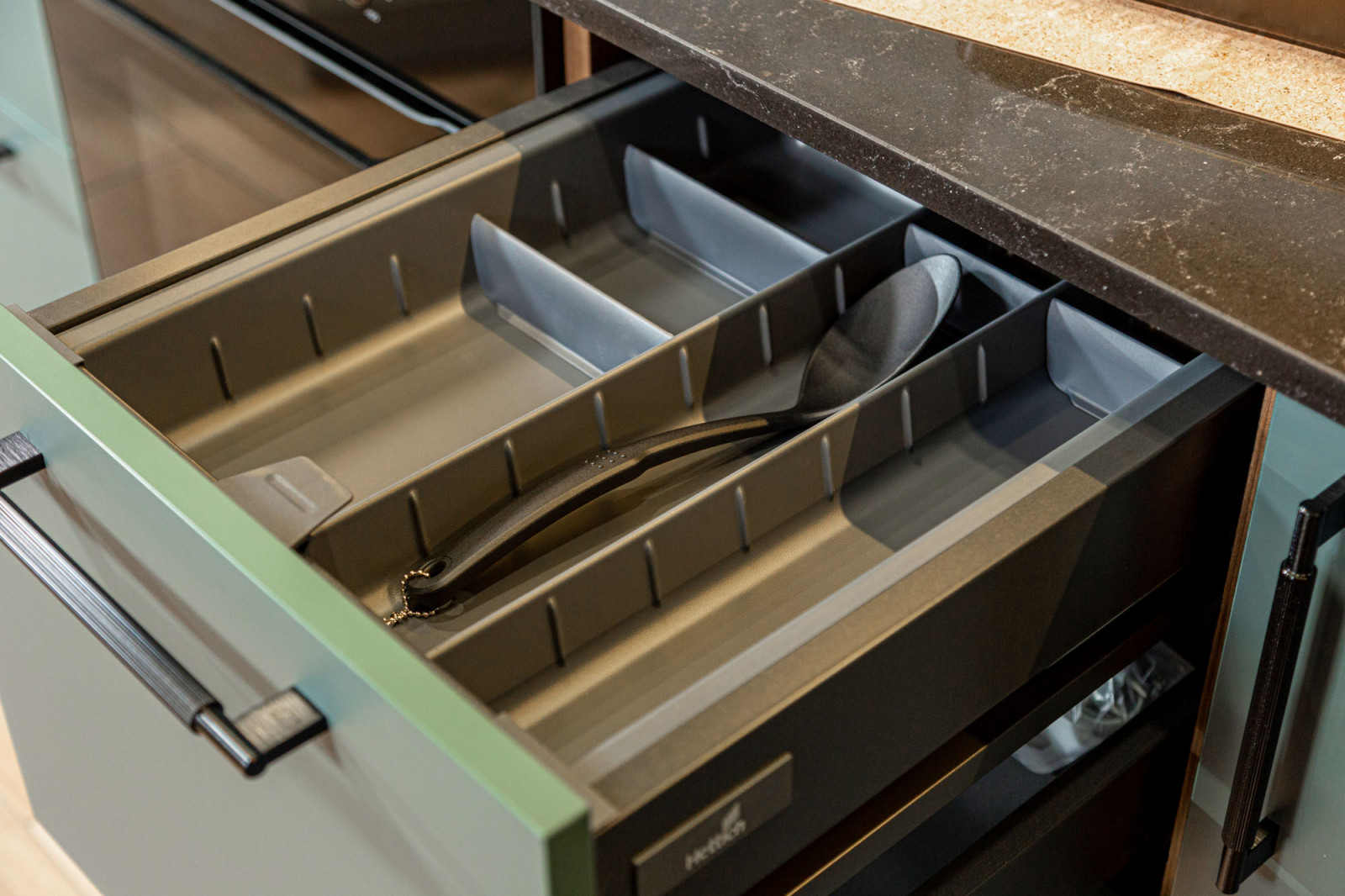 Современная кухня в стиле эко и лофт