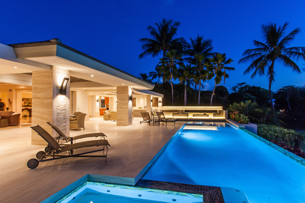 This is an example of a contemporary pool in Hawaii.