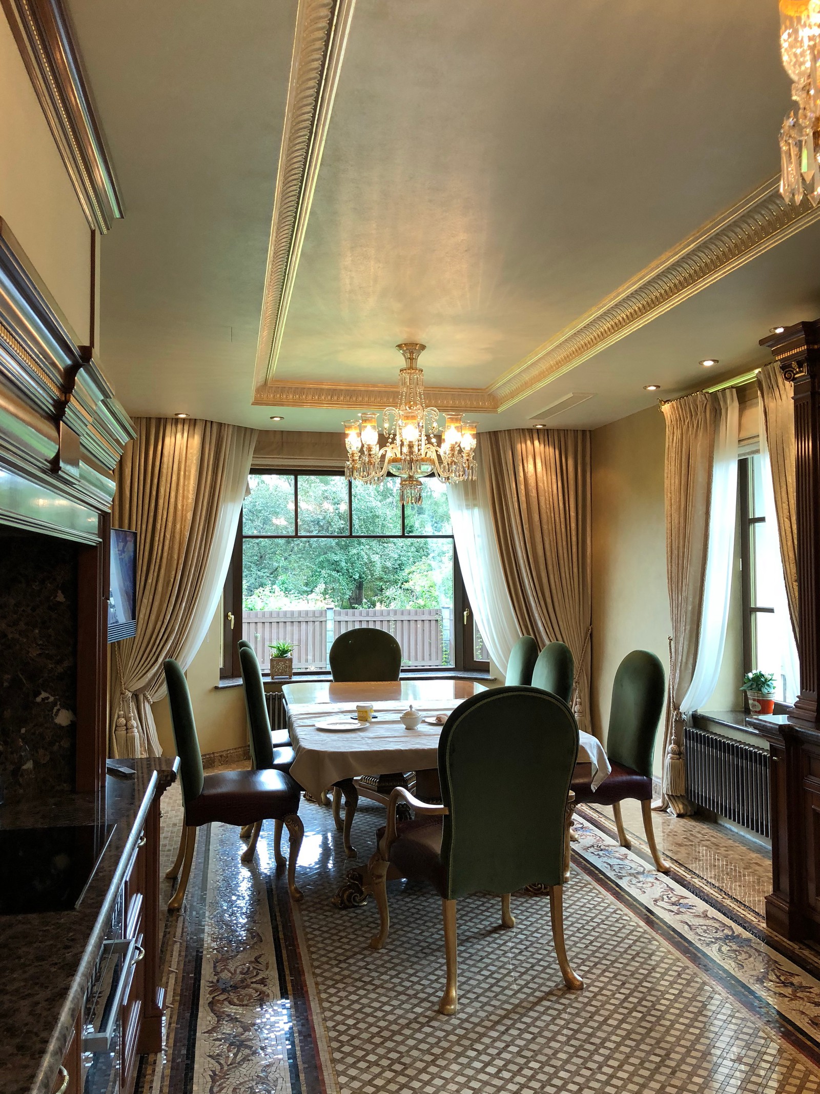 Кухня-столовая для любителей классики