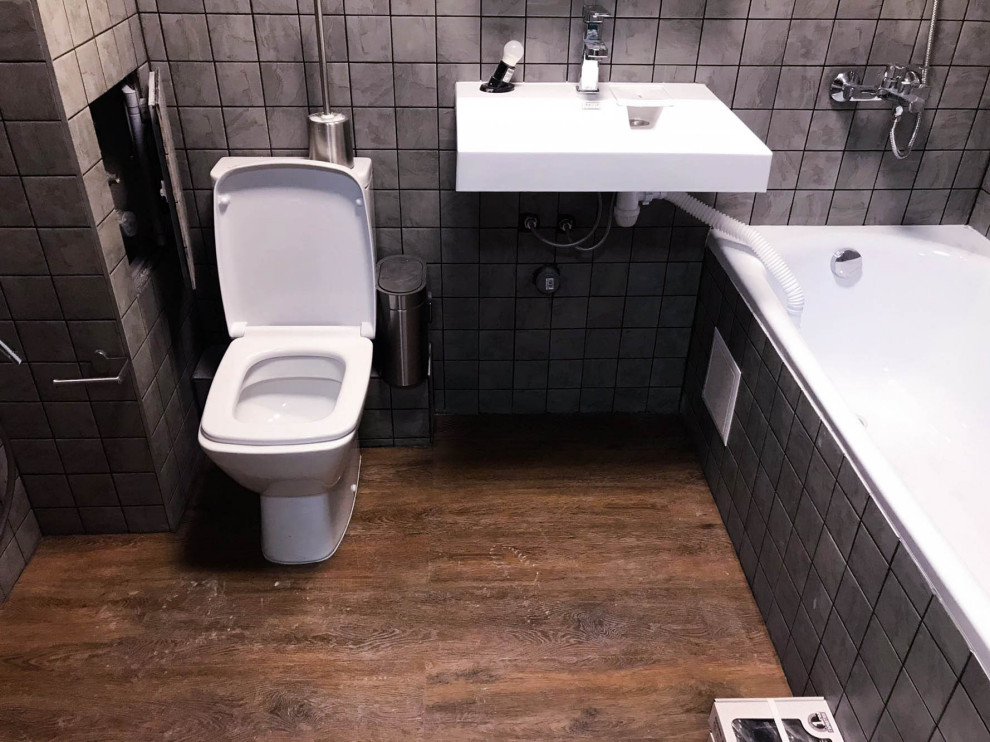 Photo of an industrial bathroom in Saint Petersburg.