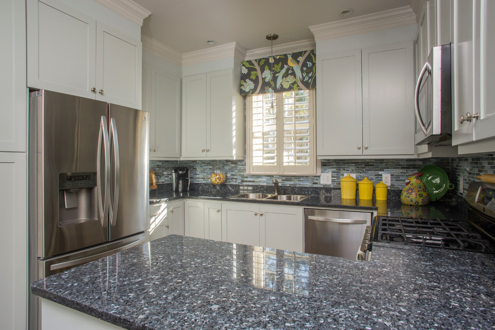 Kitchen - transitional kitchen idea