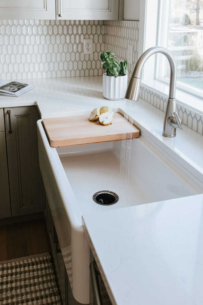 Kitchen - transitional kitchen idea in Denver