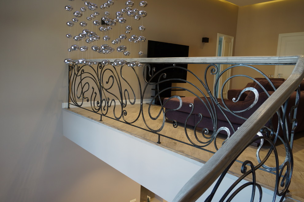 Кованное перильное ограждение в котеджном поселке Онегино