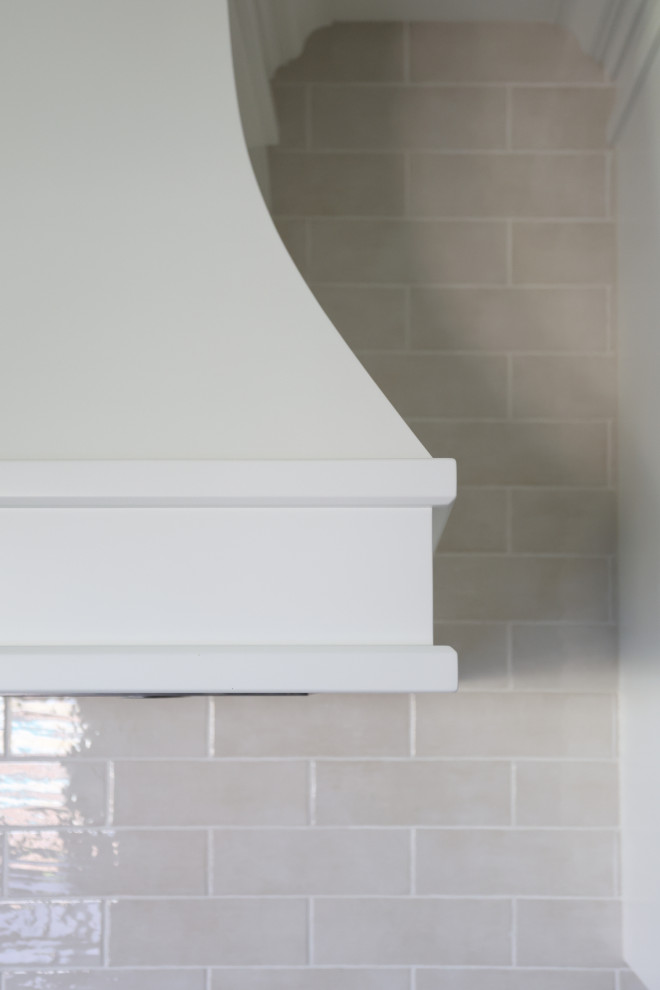 Home design - transitional home design idea in Toronto