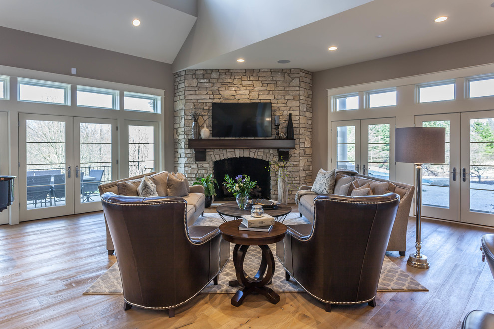 Inspiration for a transitional home design remodel in Grand Rapids