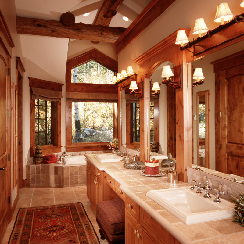 Inspiration for a traditional bathroom in Jackson.