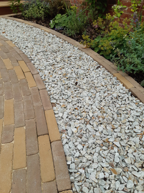 Circular simplicity rustic-garden