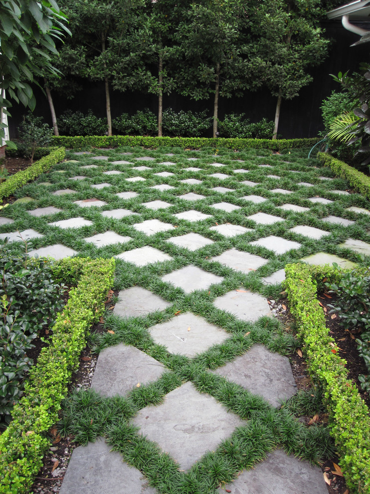 Design ideas for a traditional courtyard formal garden in New Orleans.