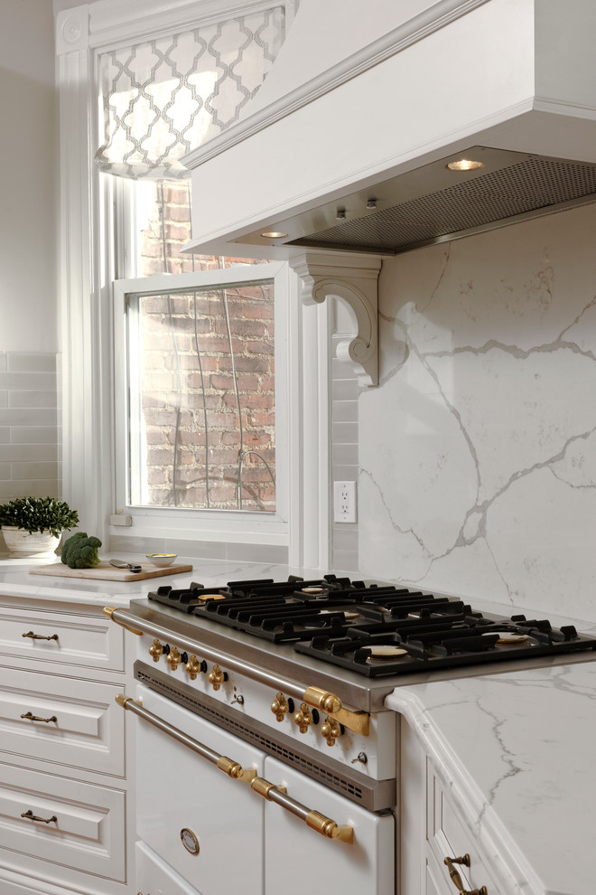 Inspiration for a mid-sized traditional u-shaped eat-in kitchen in DC Metro with an undermount sink, beaded inset cabinets, white cabinets, granite benchtops, white splashback, stone slab splashback, panelled appliances, dark hardwood floors and with island.