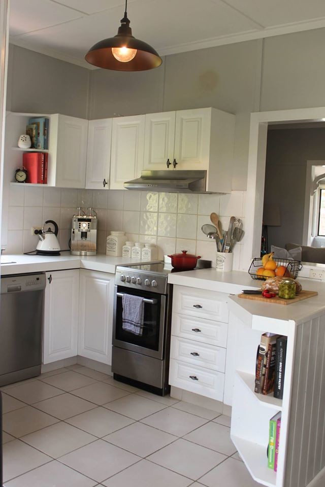 Transitional kitchen in Brisbane.