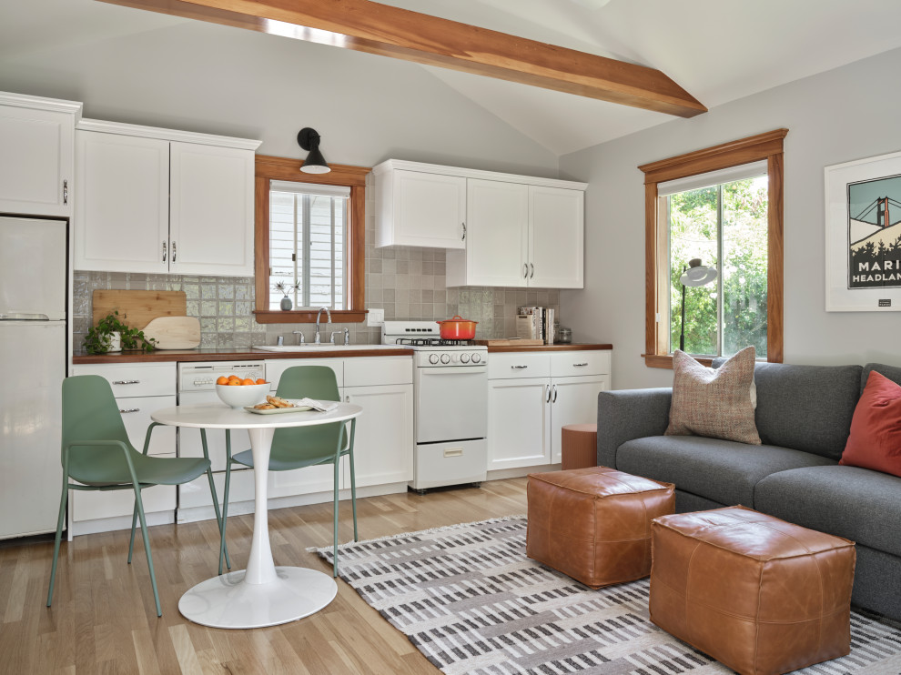 Transitional kitchen photo in Los Angeles