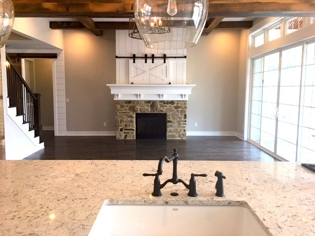 Example of a transitional home design design in Columbus