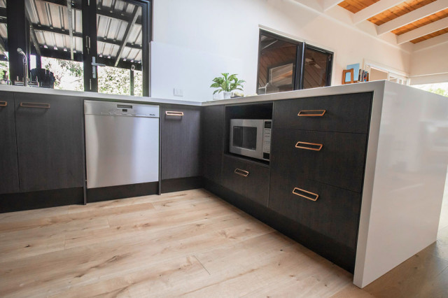Mid-Century Modern Kitchen Makeover midcentury-kitchen