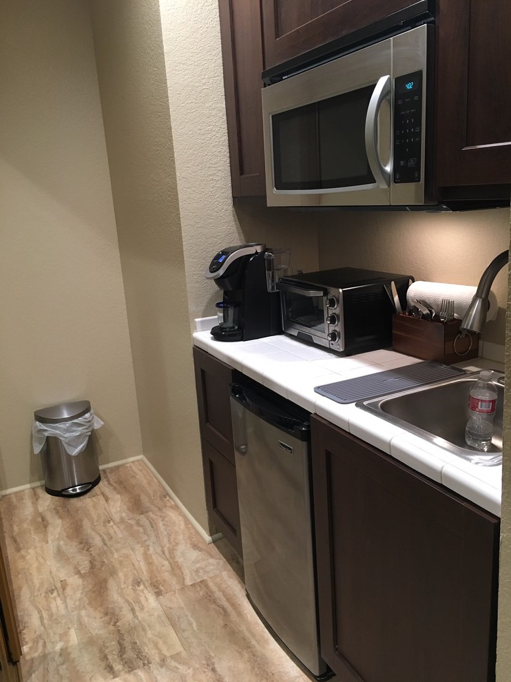 Kitchen - transitional kitchen idea
