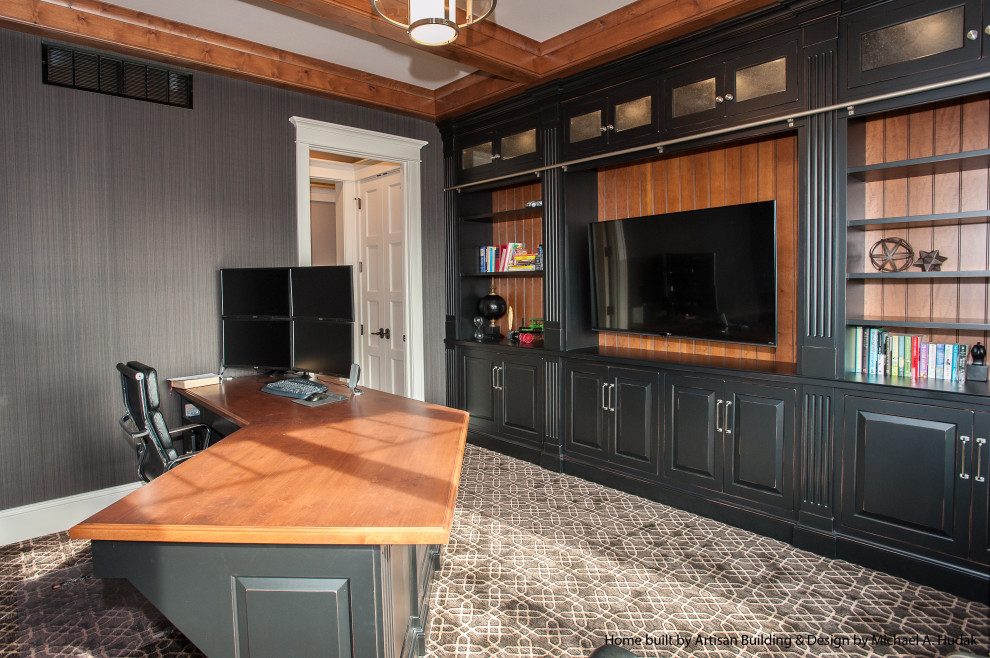Traditional home office in Cleveland.