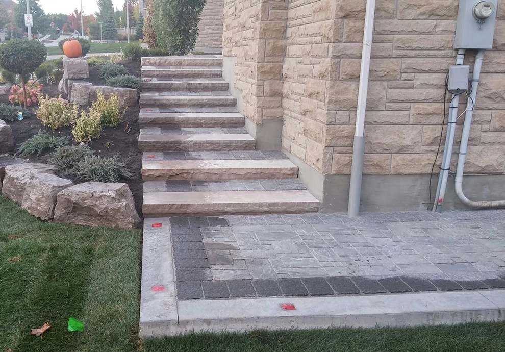 Photo of a mid-sized rustic full sun side yard stone landscaping in Phoenix.